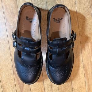Dr. Martens 8065 smooth leather mary janes!